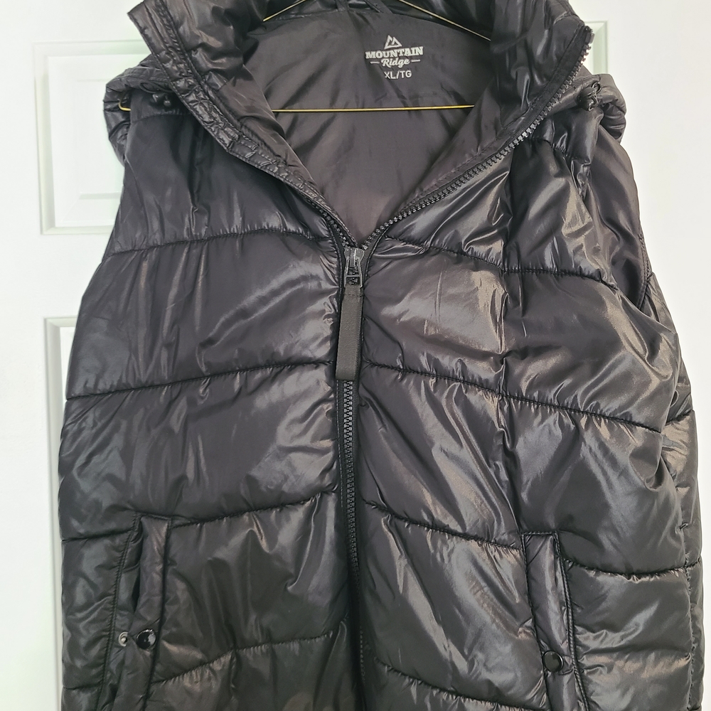 Mountain Ridge Black Puffer Vest With Hood
